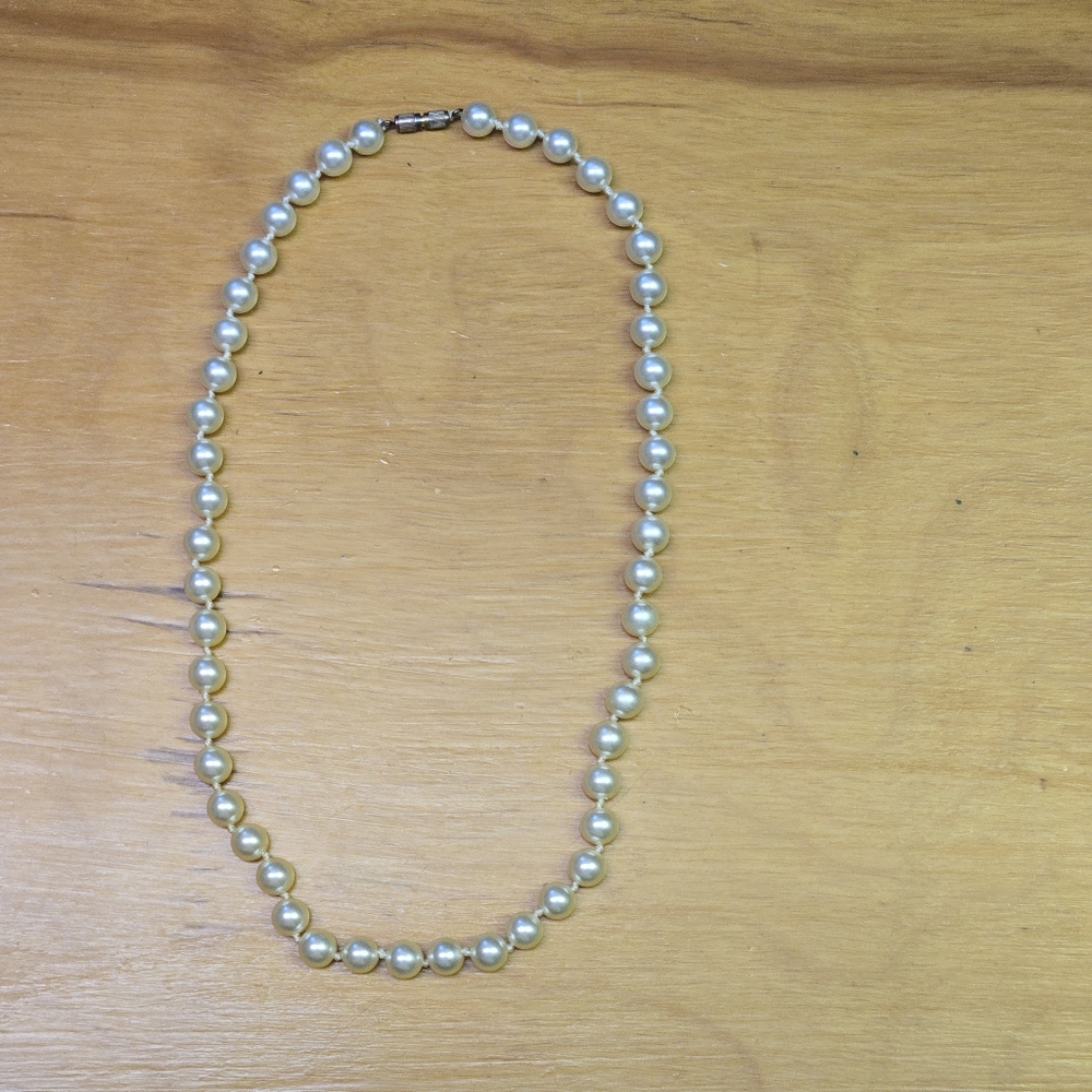 Vintage faux pearl necklace